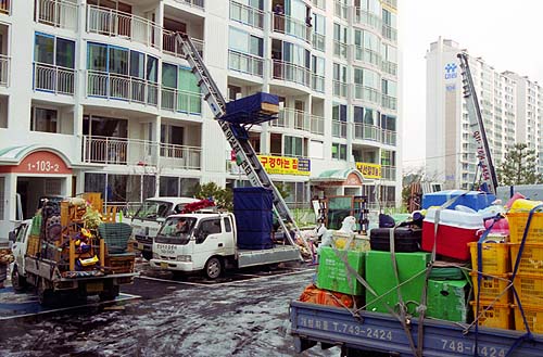 신구간을 맞아 이사하고 있는 제주 사람들 